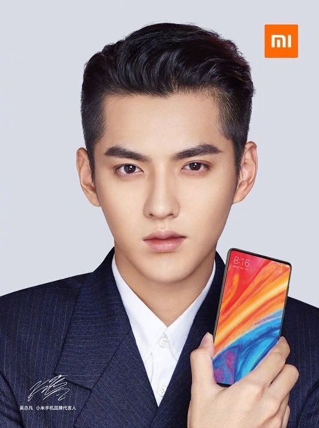 Xiaomi Mi Mix 2s показали на офіційних постерах - фото 234318