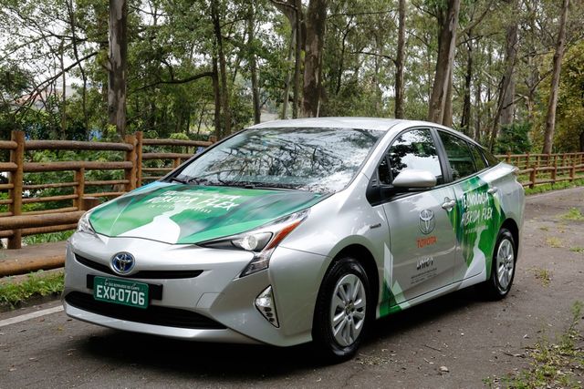 Toyota навчила Prius працювати на спирті - фото 234710