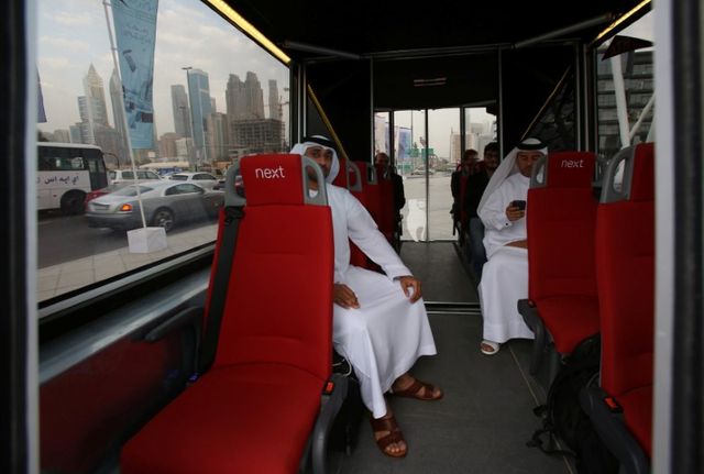 На вулицях Дубая з'явився безпілотний транспорт - фото 230990