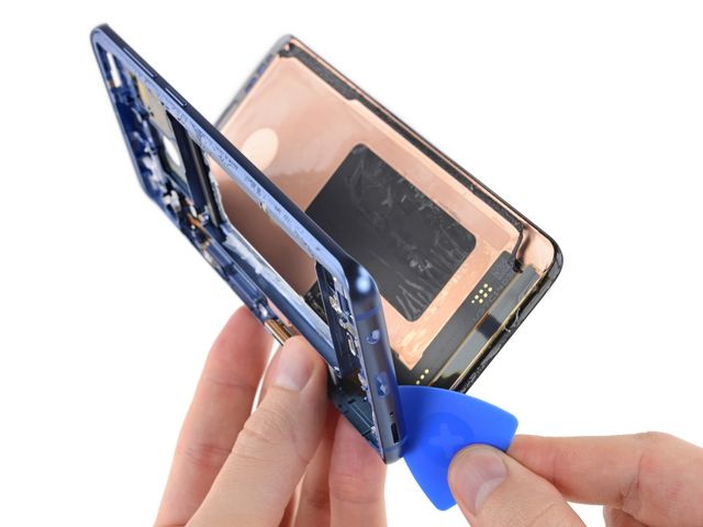 Новий флагманський смартфон Samsung перевірили на ремонтопридатність - фото 232767