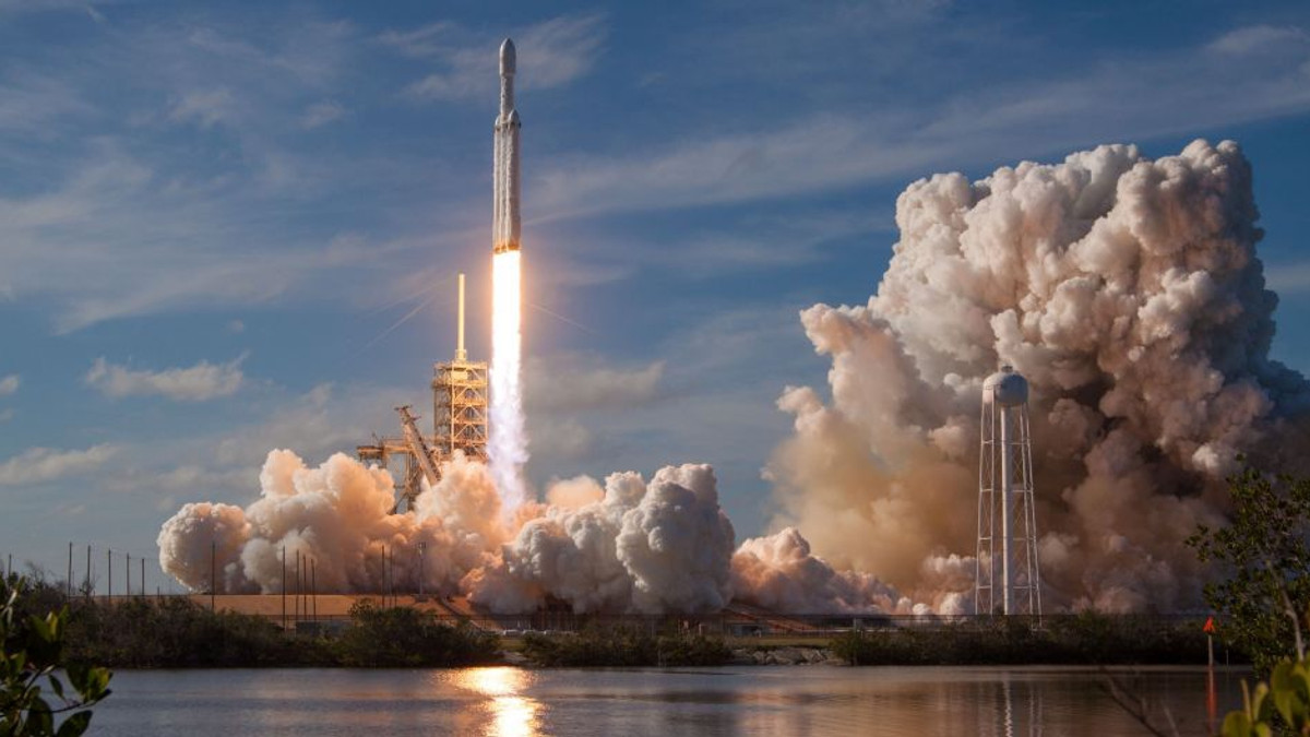 Ілон Маск опублікував новий відеокліп про запуск Falcon Heavy - фото 1