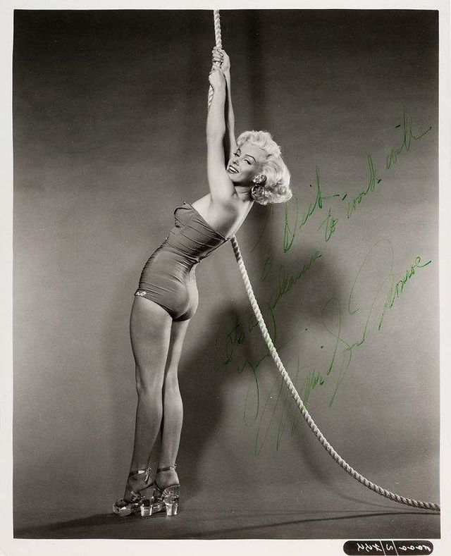 Справжня: оприлюднено раніше невидані знімки Мерилін Монро- фото 235796