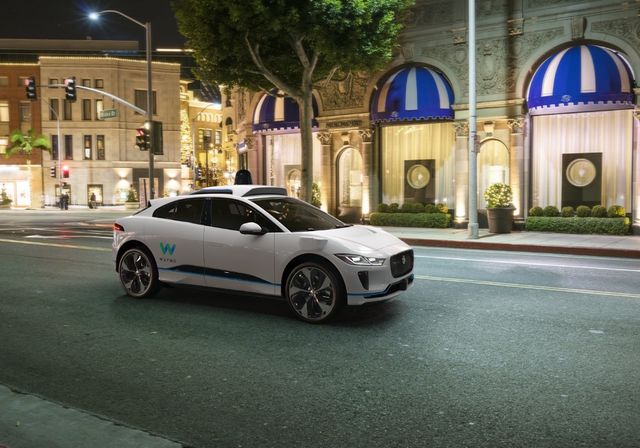 Електричний кросовер Jaguar перетворили в безпілотник - фото 236082