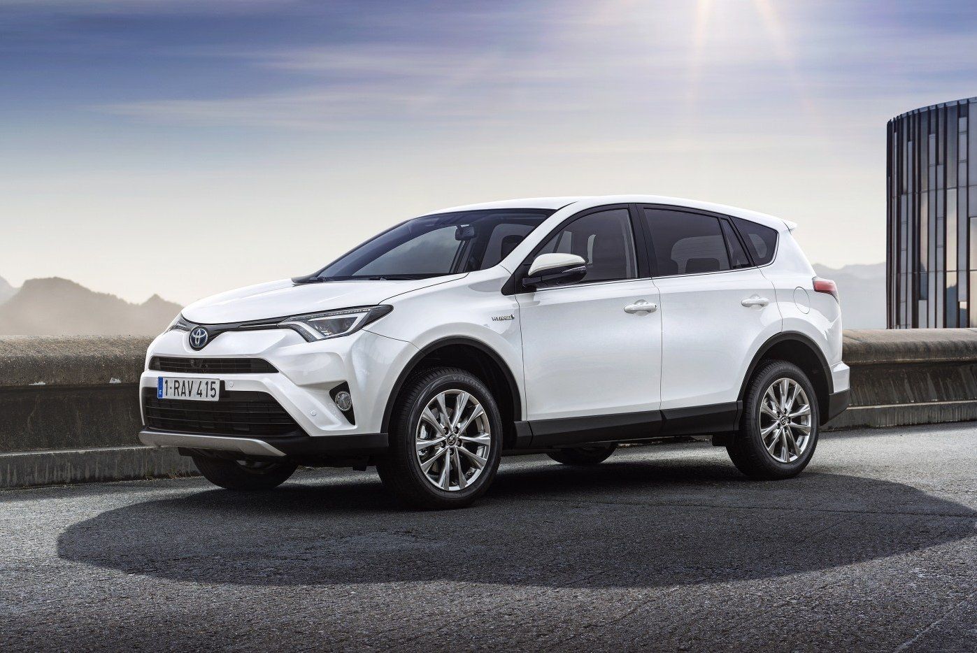 З'явилося офіційне фото нової Toyota Rav4