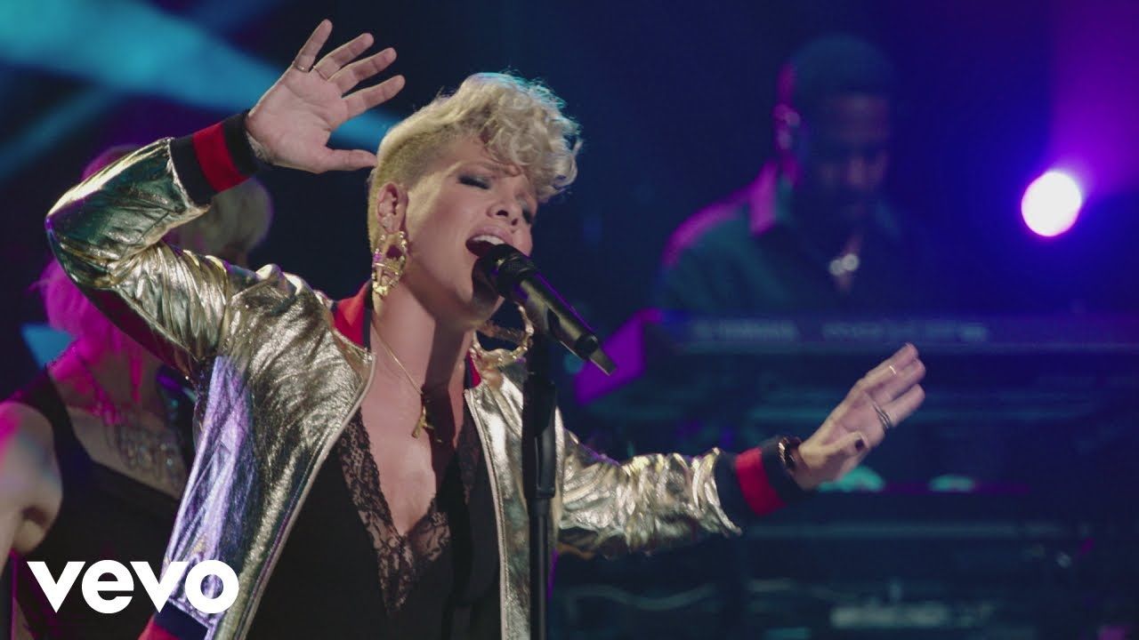 Pink – Whatever You Want: співачка показала близьких у новому кліпі