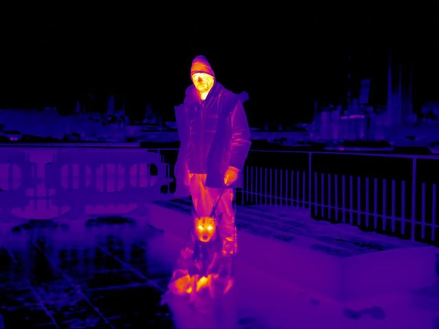 Фотограф робить незвичайні фото безхатченків, які вас вразять - фото 230911