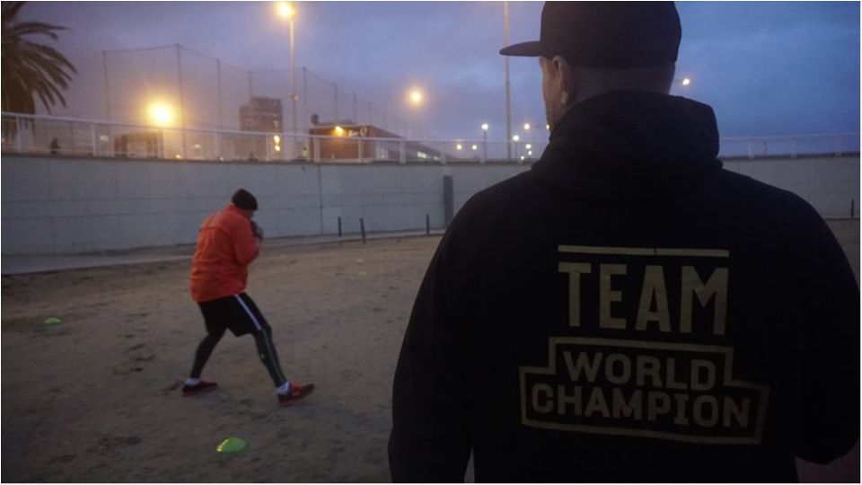 Усик показав, як готується до бою з Гассієвим