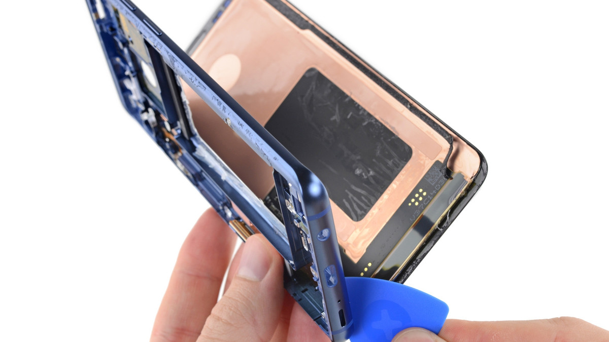 Новий флагманський смартфон Samsung перевірили на ремонтопридатність - фото 1