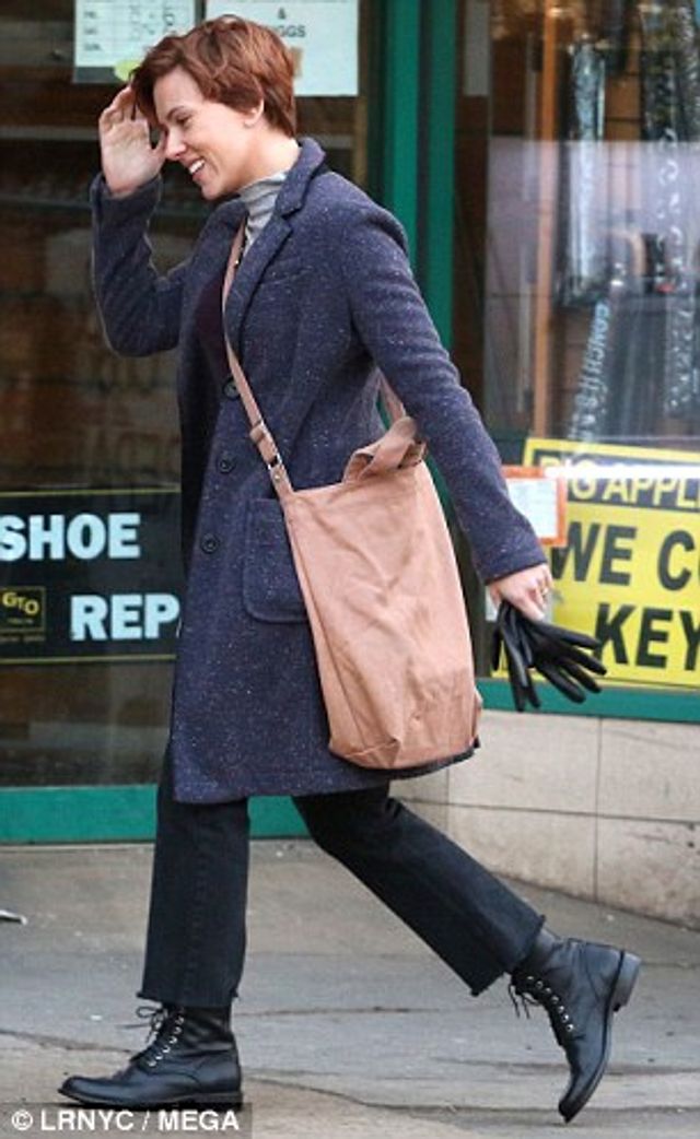 Не впізнати! Скарлетт Йоханссон змінила стиль для нового фільму - фото 234176