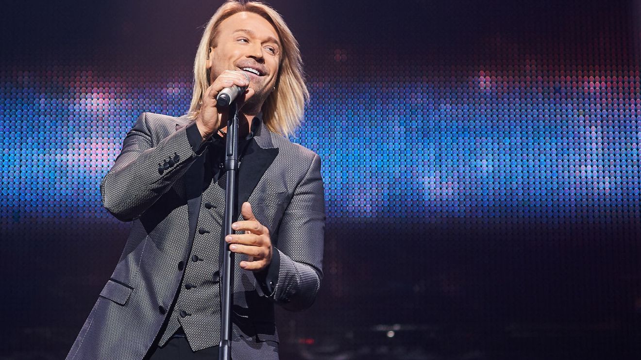 Фарбований блондин Олег Винник розкрив секрети догляду за собою