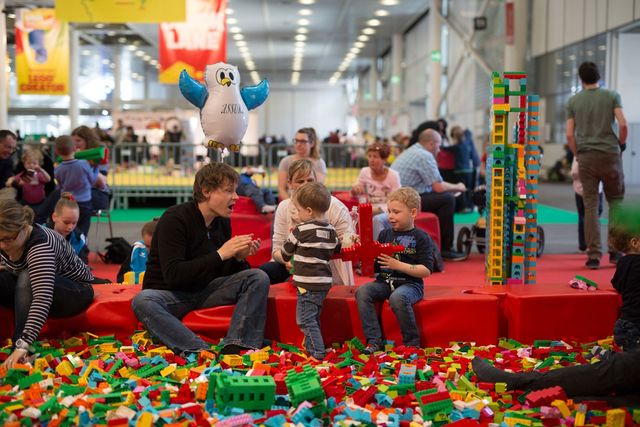 Українські першачки отримають LEGO - фото 235198