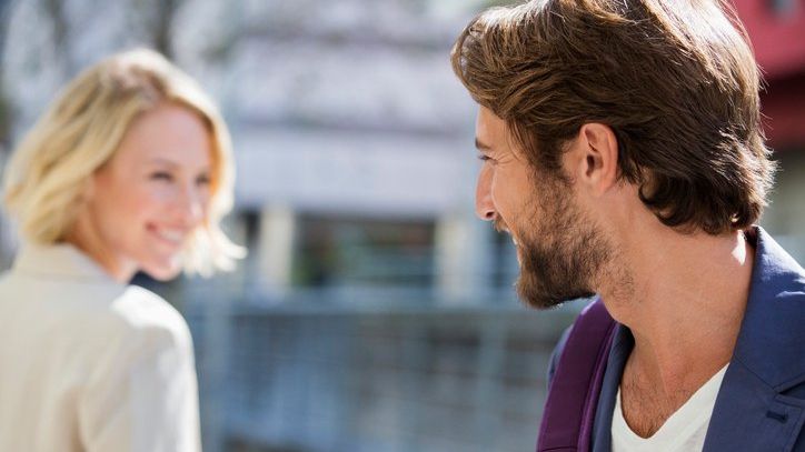 Як зрозуміти, що ви подобаєтеся дівчині - фото 1