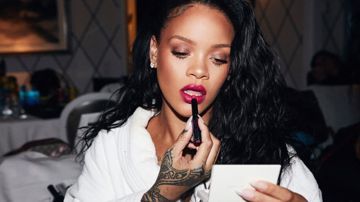 Rihanna розкритикувала популярну соцмережу через жарти про домашнє насилля - фото 1