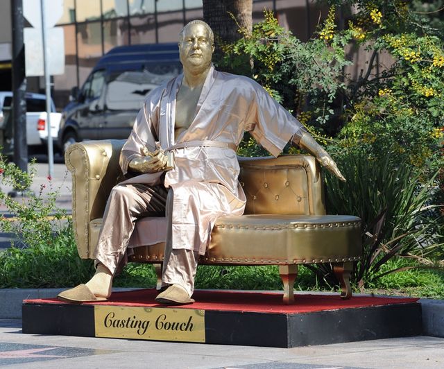 У Голлівуді встановили пам'ятник 'диванним кастингам' - фото 231139