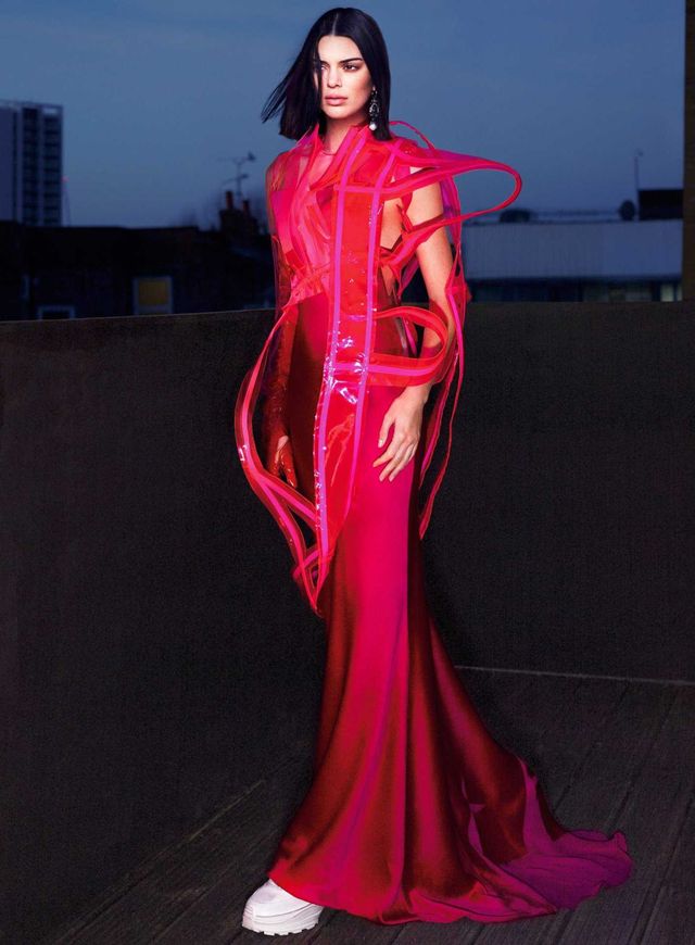 Кендалл Дженнер прикрасила обкладинку Vogue - фото 233636