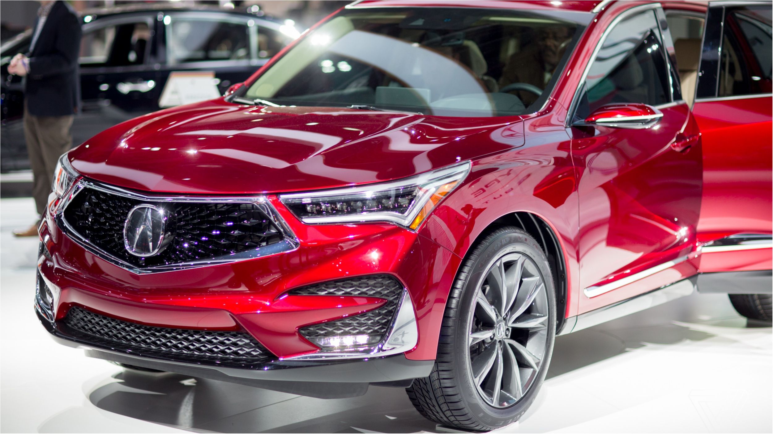 Acura показала перші зображення нового серійного RDX