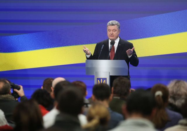 Порошенко анонсував програму з укорінення статусу української мови- фото 232293