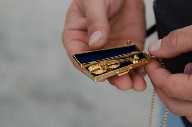 Золотий кулон із серіалу 'Сувенір з Одеси - фото 231027