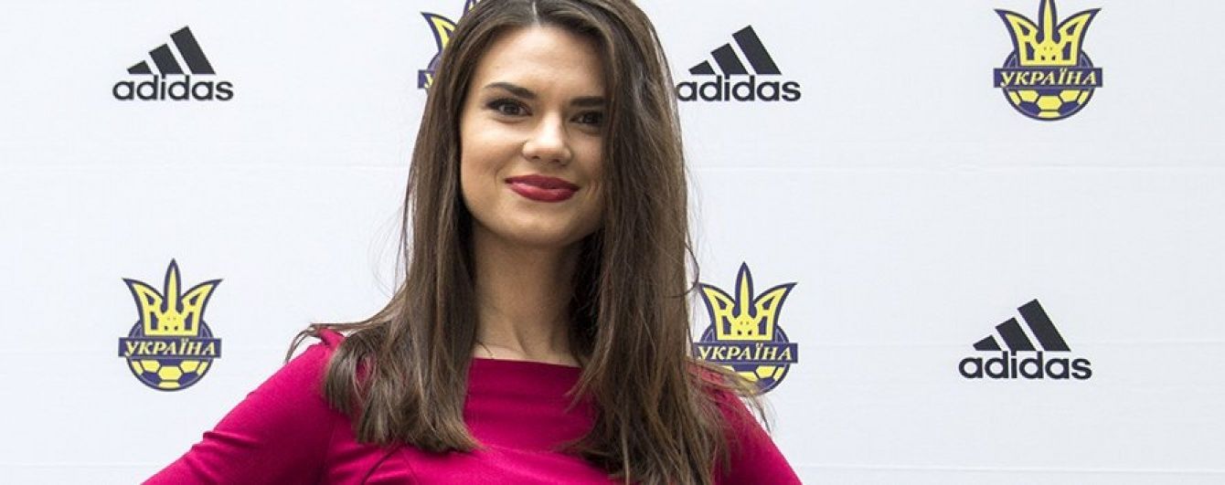 Популярна спортивна телеведуча України знялася в спокусливій фотосесії