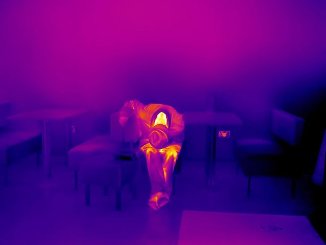 Фотограф робить незвичайні фото безхатченків, які вас вразять - фото 230916