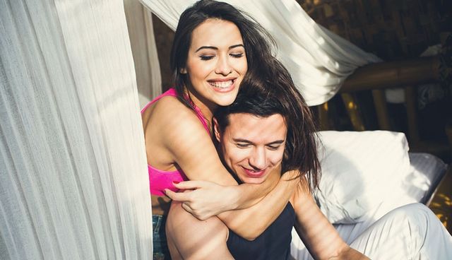 Як дотики коханої людини впливають на нас- фото 232837