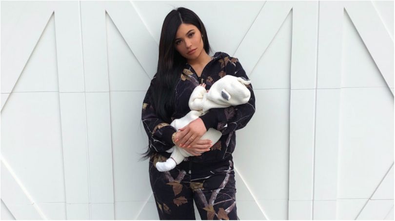 Знаменитість регулярно публікує фотографії з малятком - фото 1