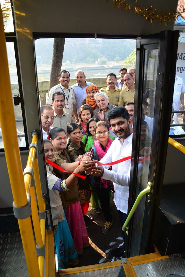 В Індії з'явилися автобуси для жінок - фото 235554