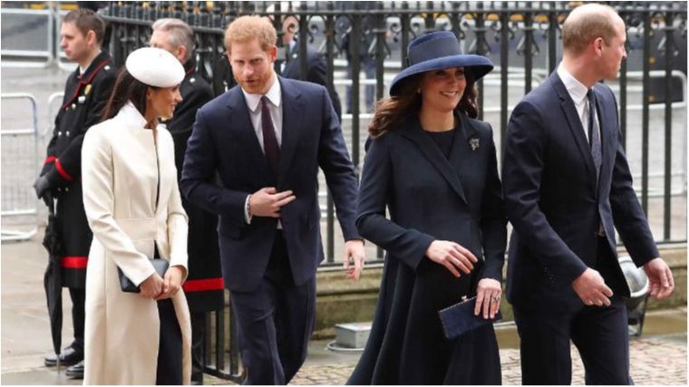 Меган Маркл вперше з'явилася на публіці з королевою Єлизаветою ІІ