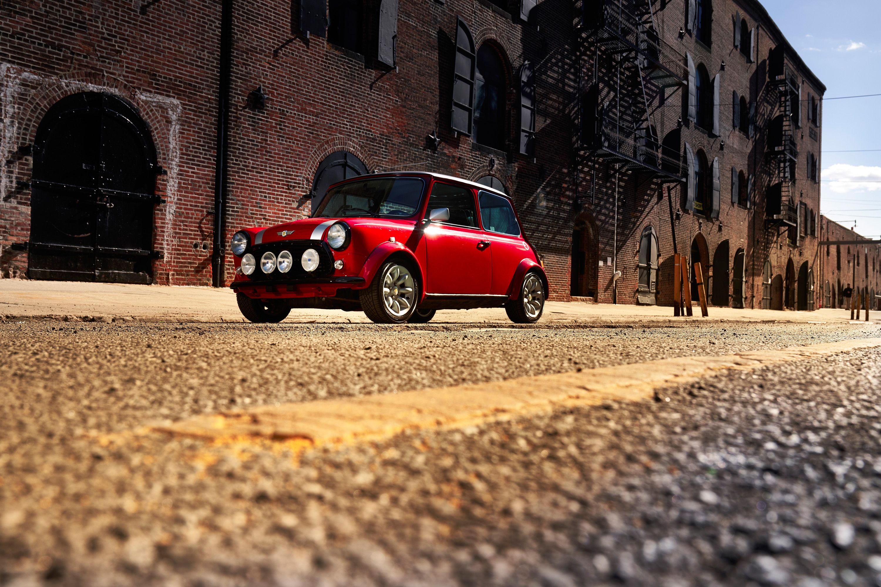 Британський автобренд перетворив класичний Mini в електромобіль Classic Mini Electric