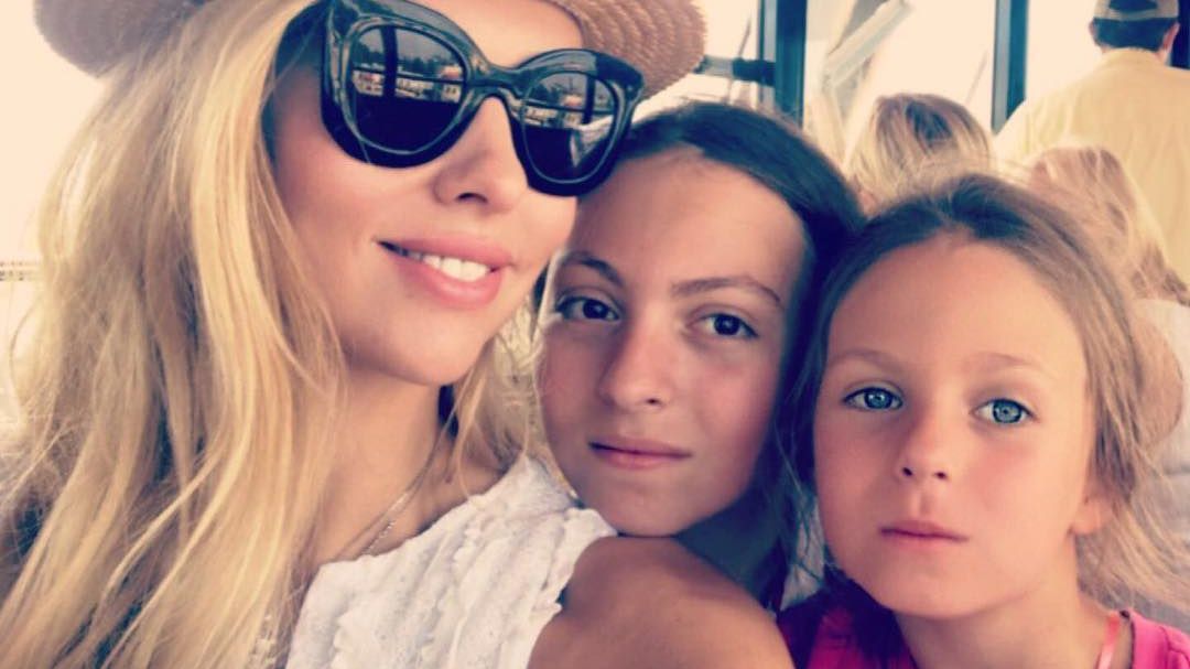 Суперблондинка української естради не вперше піднімає тему виховання - фото 1