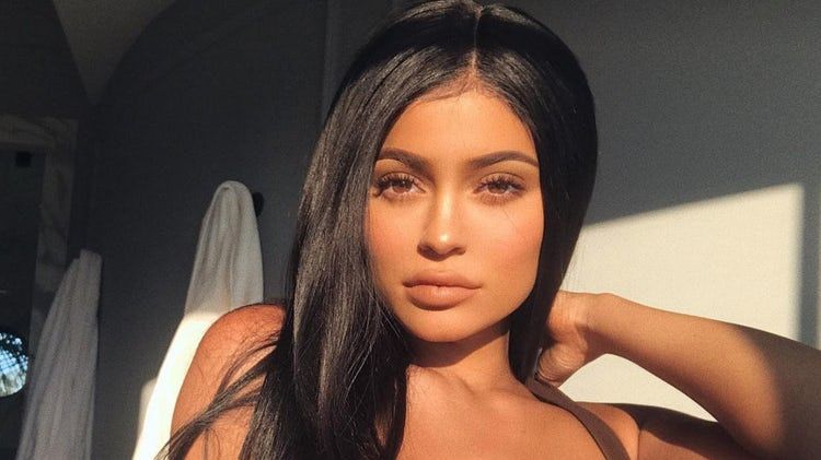 Кайлі Дженнер здивувала фанатів новим стилем - фото 1