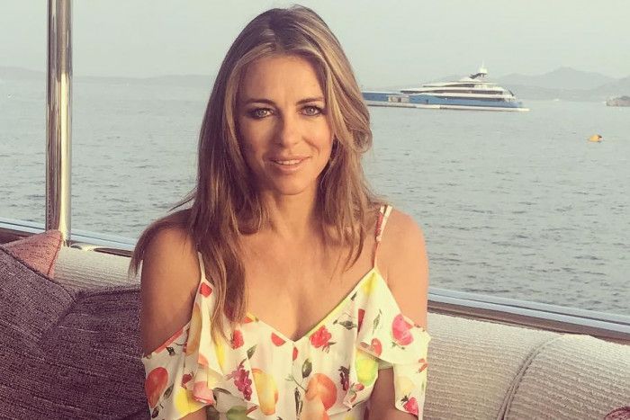 52-річна Елізабет Херлі вразила фігурою в купальнику