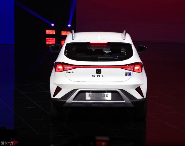 Volkswagen показав у Китаї серійний кросовер SOL - фото 243584