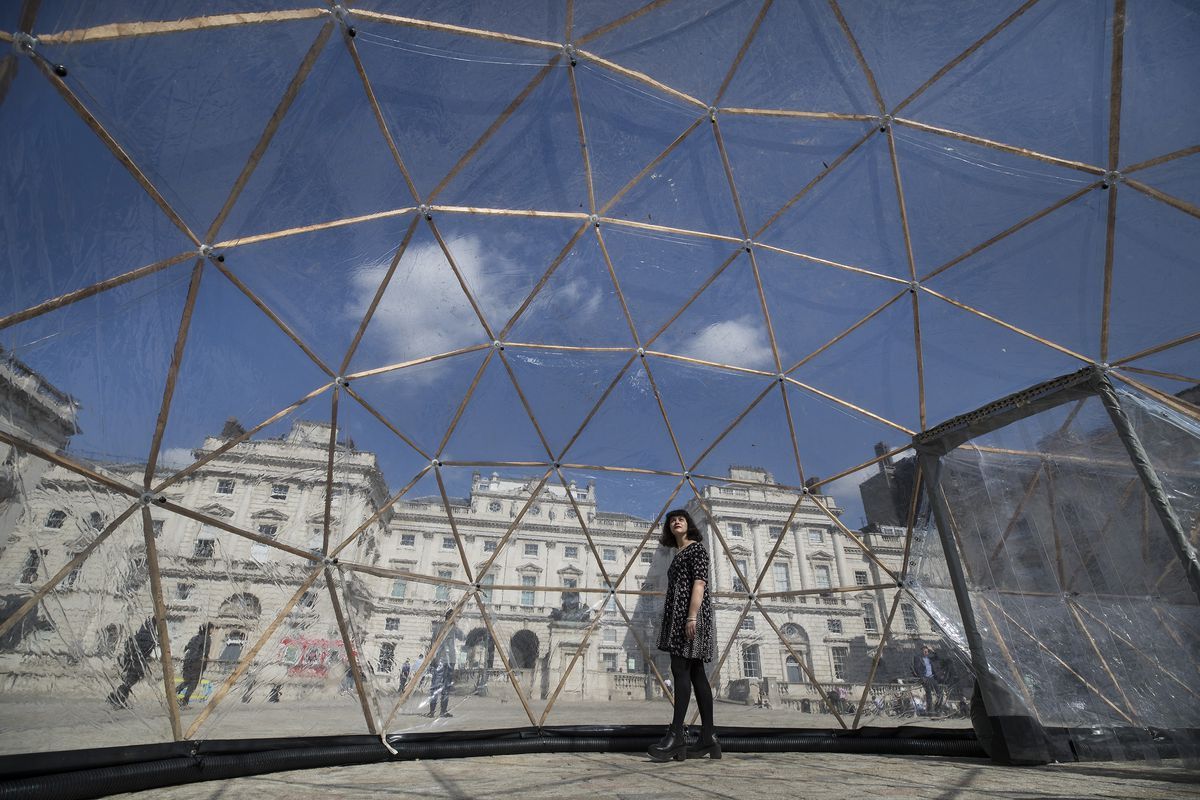 Від Лондона до Сан-Паулу: художник зібрав атмосферу міст під куполами