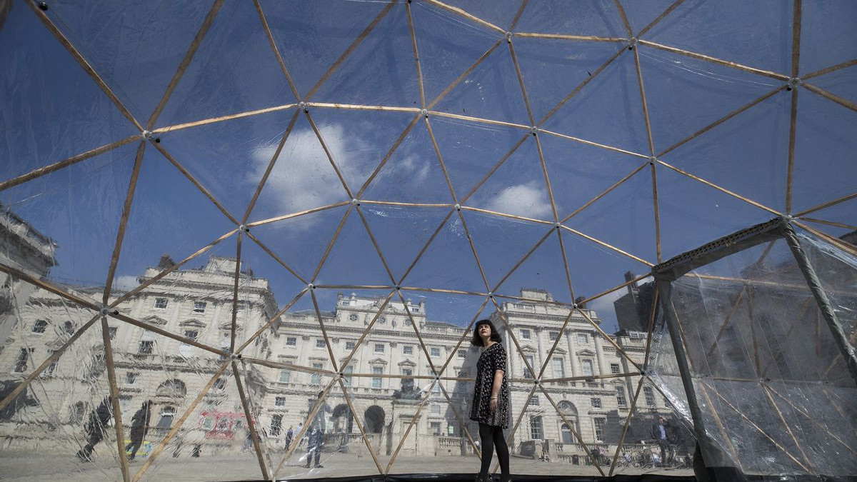 Від Лондона до Сан-Паулу: художник зібрав атмосферу міст під куполами - фото 1