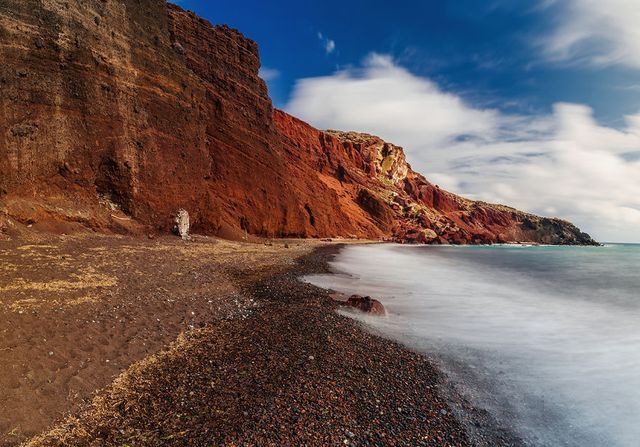 Фотограф показав неймовірну красу острова Санторині без людей - фото 240222