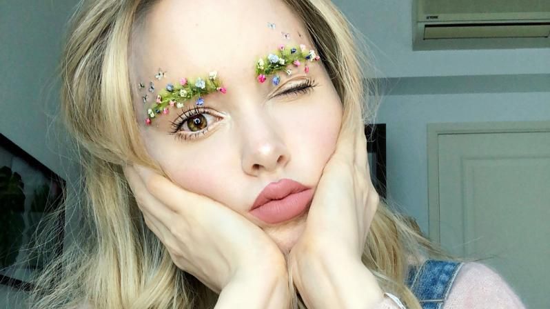 Квіти у бровах: новий б'юті-тренд захопив мережу