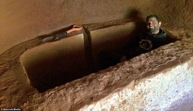 Чоловік своїми руками перетворив печеру на затишний будинок- фото 239169