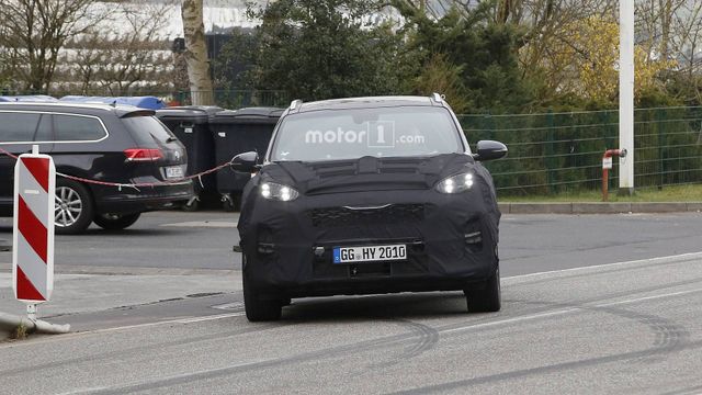 З'явилися свіжі фото оновленого кросовера KIA Sportage - фото 240307