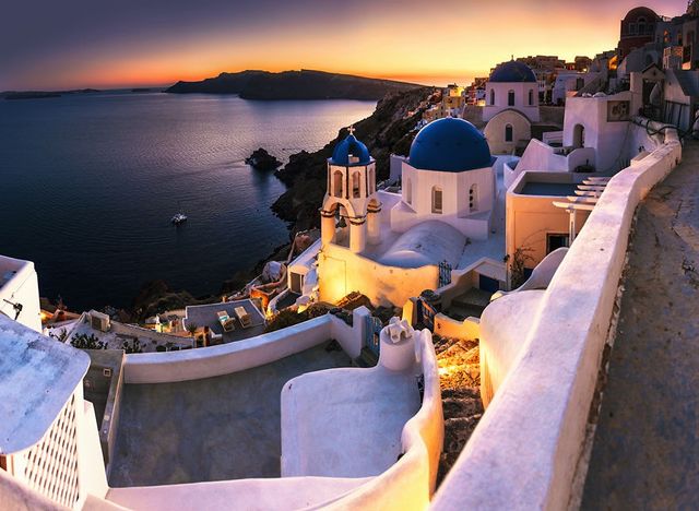 Фотограф показав неймовірну красу острова Санторині без людей - фото 240212