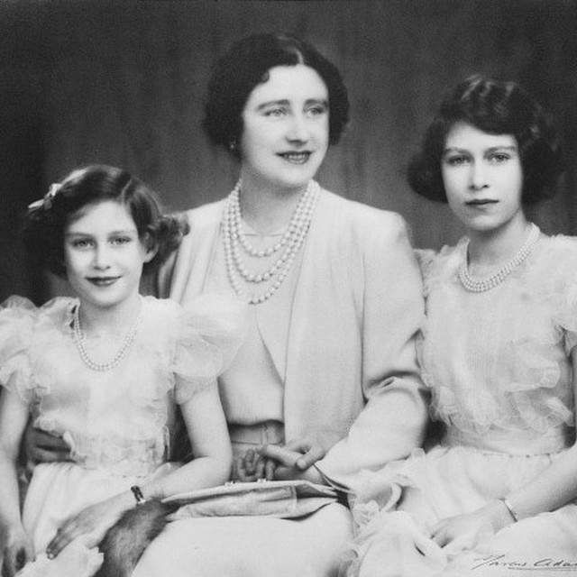 Рідкісні знімки королеви Великобританії- фото 242087