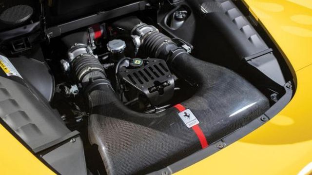 Унікальний автомобіль Ferrari виставили на аукціон- фото 242145