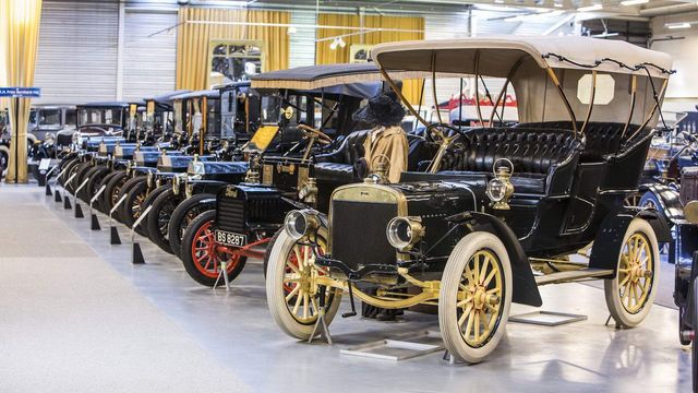 Продається найбільша у світі колекція Ford - фото 240379