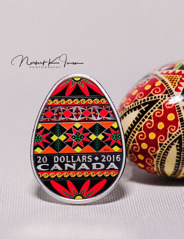 В Канаді випустили монету у формі писанки- фото 237718