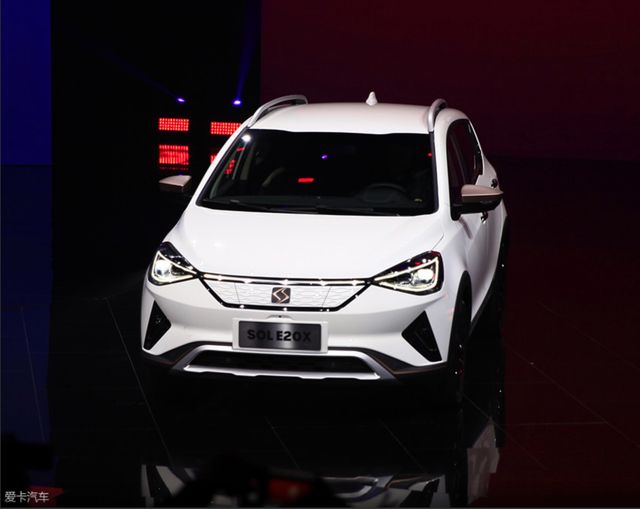 Volkswagen показав у Китаї серійний кросовер SOL - фото 243583