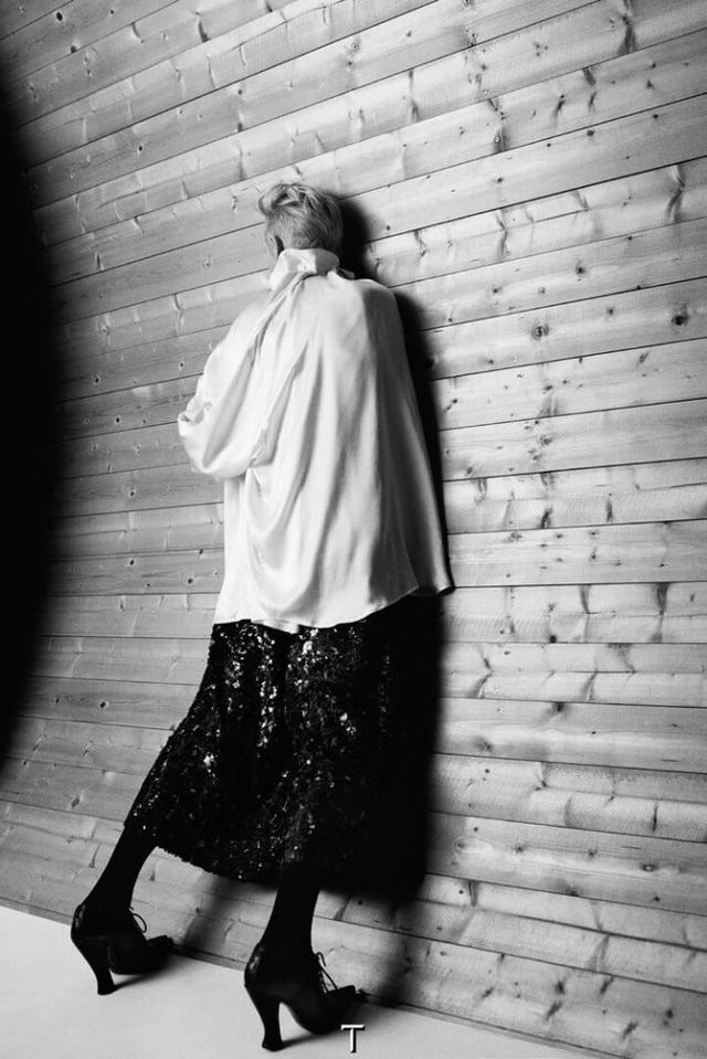 Тільда Свінтон знялася для глянцю: ефектні фото - фото 241343