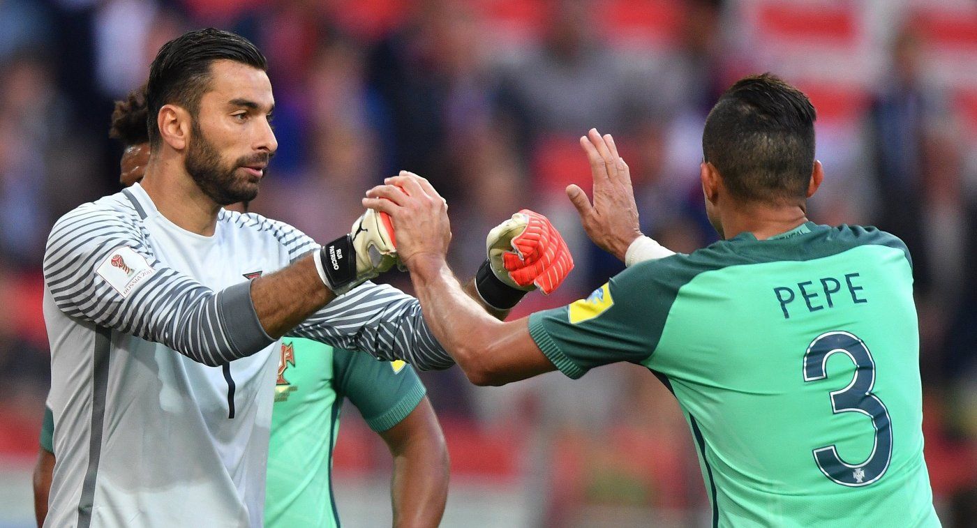 Відомих футболістів покарали за бунт в соцмережах