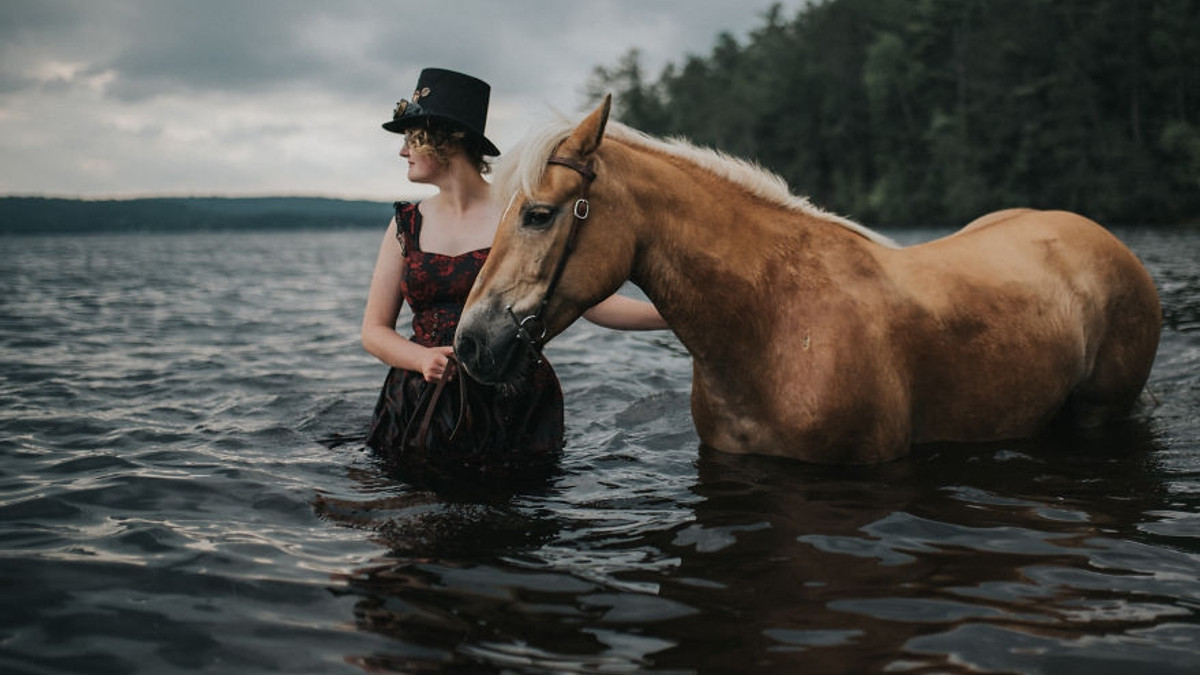 Стімпанк з конем посеред озера: фото, які здивують - фото 1