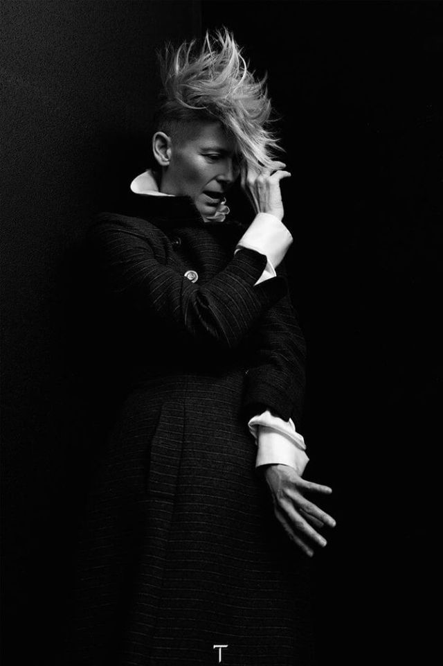 Тільда Свінтон знялася для глянцю: ефектні фото - фото 241342