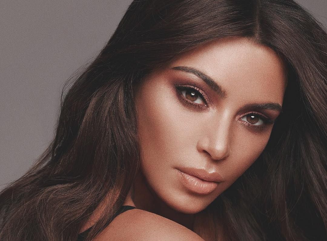 Кім Кардашян вразила шанувальників інтимним фото у глині (18+)